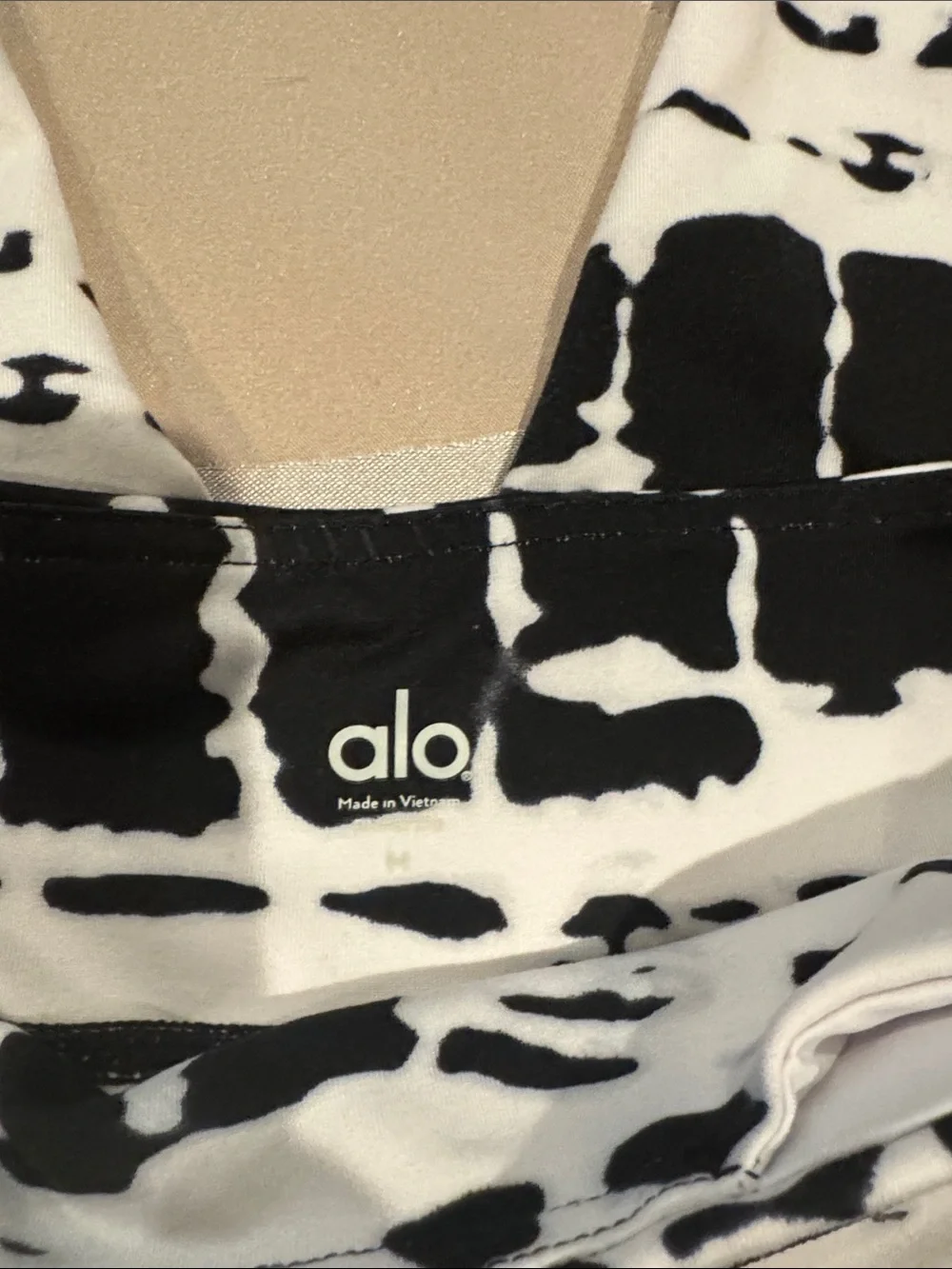 ALO Yoga Black & White Tie-Dye Leggings - Picture 4 of 5
